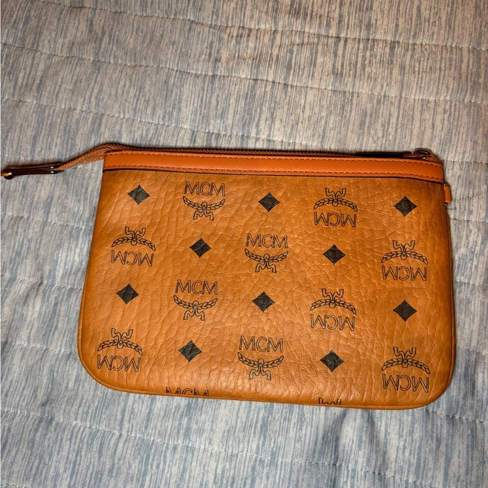 Mcm small pouch missing strap
